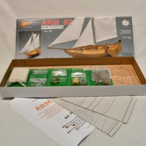 Arm 82 Vissersboot – Houten Bouwpakket – Schaal 1:25